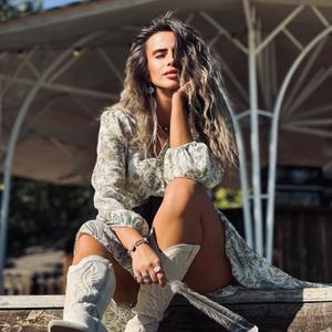 Ведущая ретрита